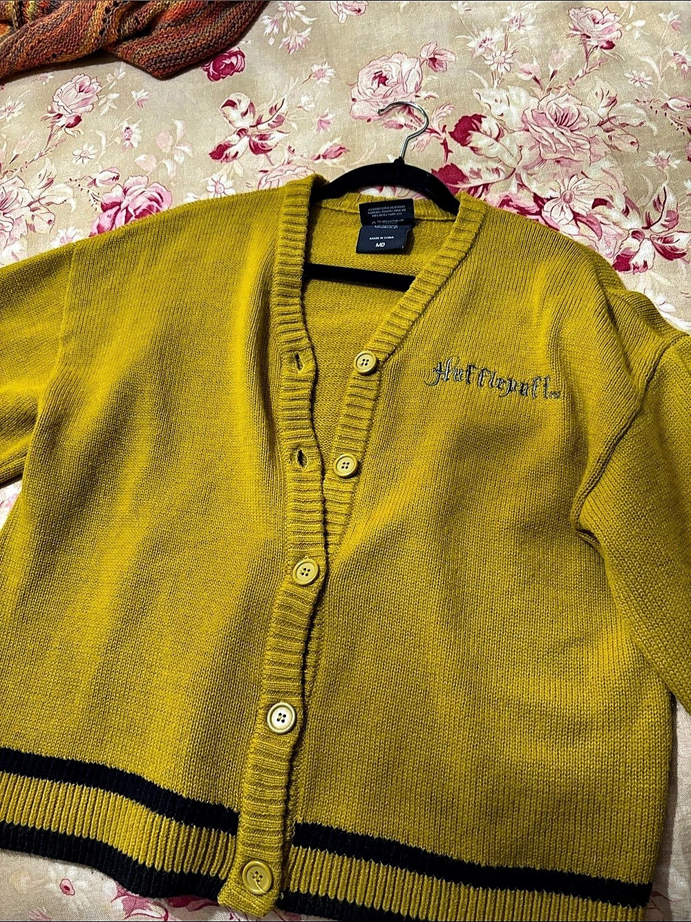 Harry Potter Hufflepuff Badger Cardigan Sweater brownish yellow & Black Medium